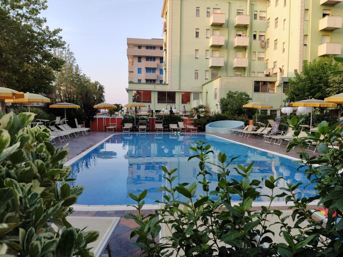 Hotel Prestigio Cesenatico Exteriör bild