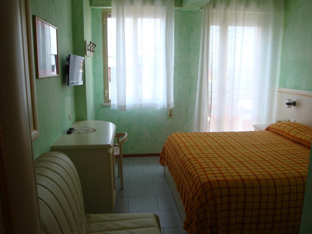 Hotel Prestigio Cesenatico Rum bild