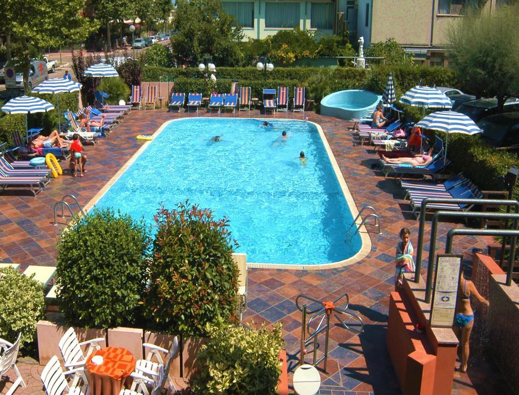 Hotel Prestigio Cesenatico Exteriör bild