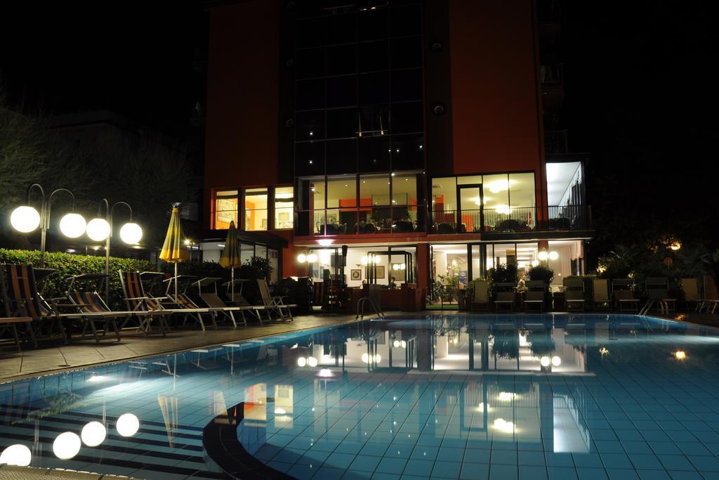 Hotel Prestigio Cesenatico Exteriör bild