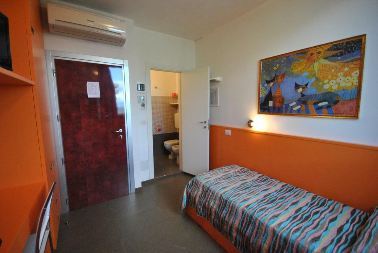 Hotel Prestigio Cesenatico Rum bild