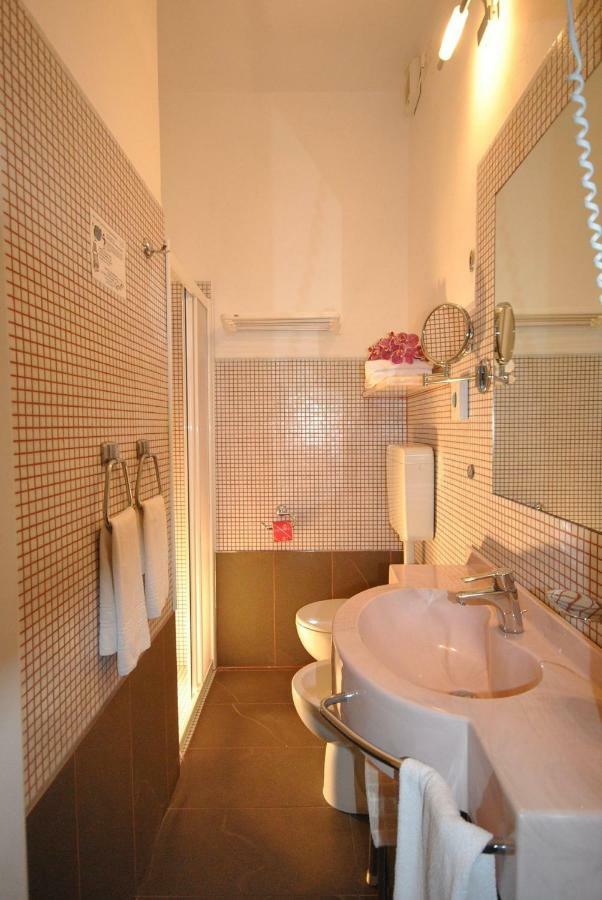 Hotel Prestigio Cesenatico Rum bild